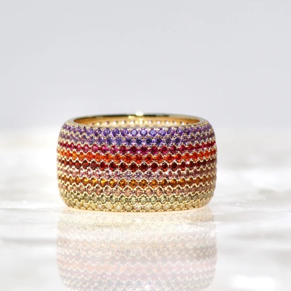 Billionaire ring-ember